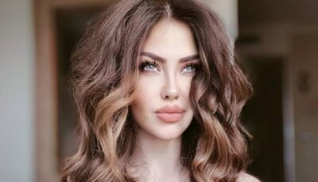 Şarkıcı Lara İran'da mahsur kaldı